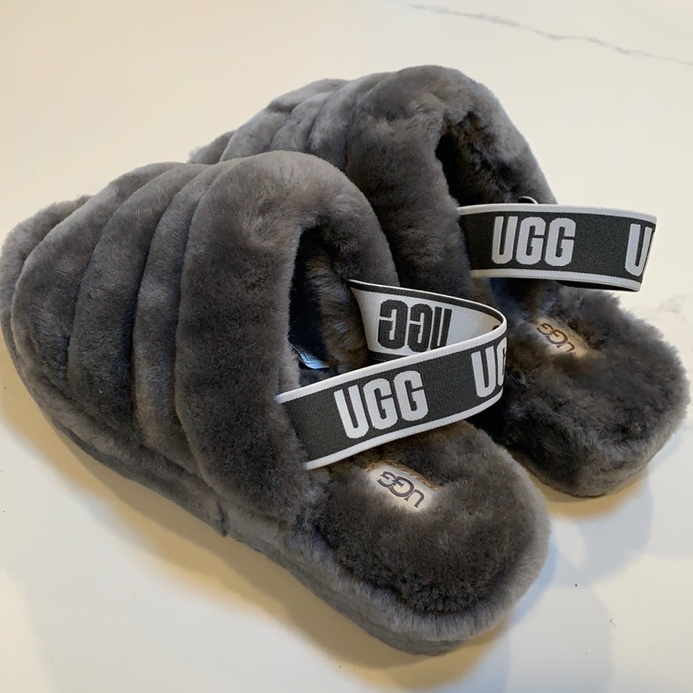 New Women’s UGG slipper w/ sling back strap ☑️